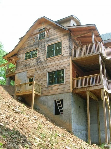 Log home before restoration
